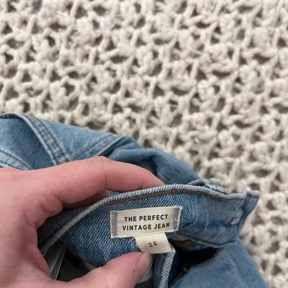 The Perfect Vintage Jean in Coney Wash: Destroyed Edition - Picture 4 of 8